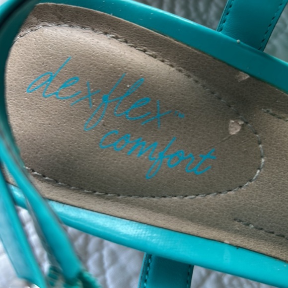 WomanTeal wedges teal sandals size 8 - Picture 2 of 4